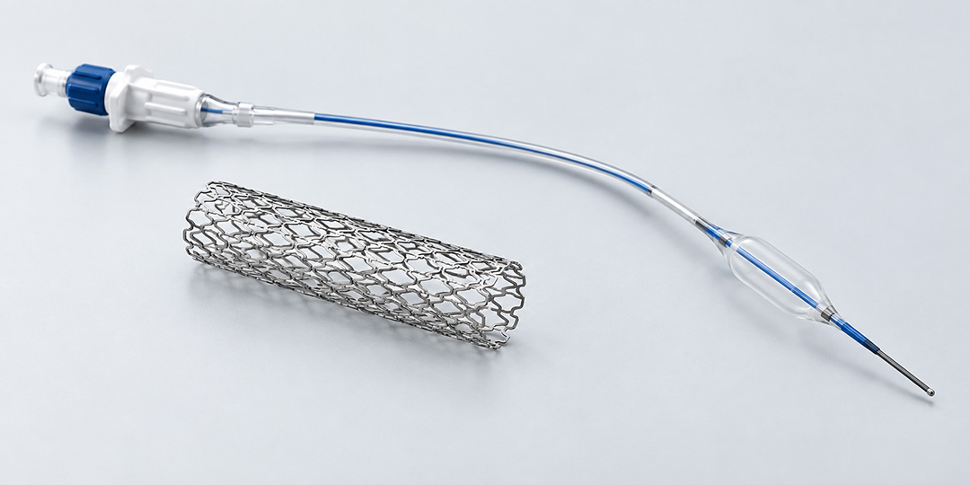 Metal mesh tube beside a long curved catheter